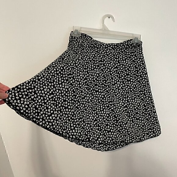 SKY AND SPARROW TILLYS Black White Ditsy Floral High Waisted Mini Wrap Skirt XL - Picture 12 of 12